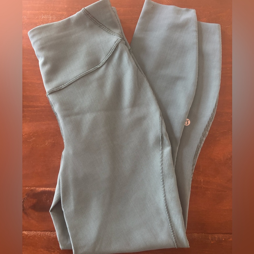 Lululemon like new 3/4 length leggings